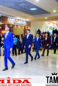 Фешн-показ в ТРЦ «Караван» в честь 8 марта